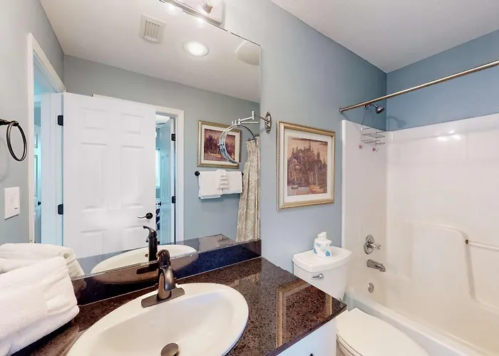 Holiday home Oceanfront 10th-floor With Balcony Great View W&d & Pool Access *